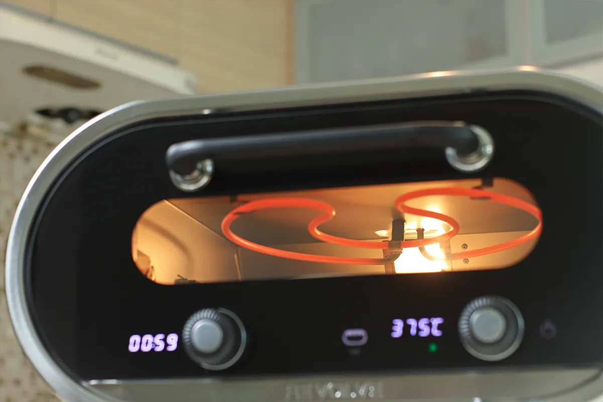 Revolve Elektro-Pizzaofen mit 33 cm großem automatischem Drehteller aus Cordierit - bis 450 °C für Indoor & Outdoor von Revolve