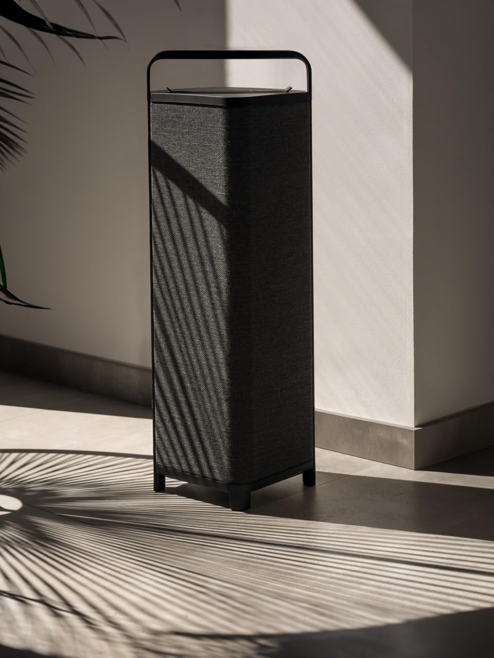 sonoro Escape P9 Outdoor Bluetooth tragbare HiFi Lautsprecher - IPX4 wetterfest - 100 Watt - 16h Akkulaufzeit - Farbe Schwarz von Sonoro
