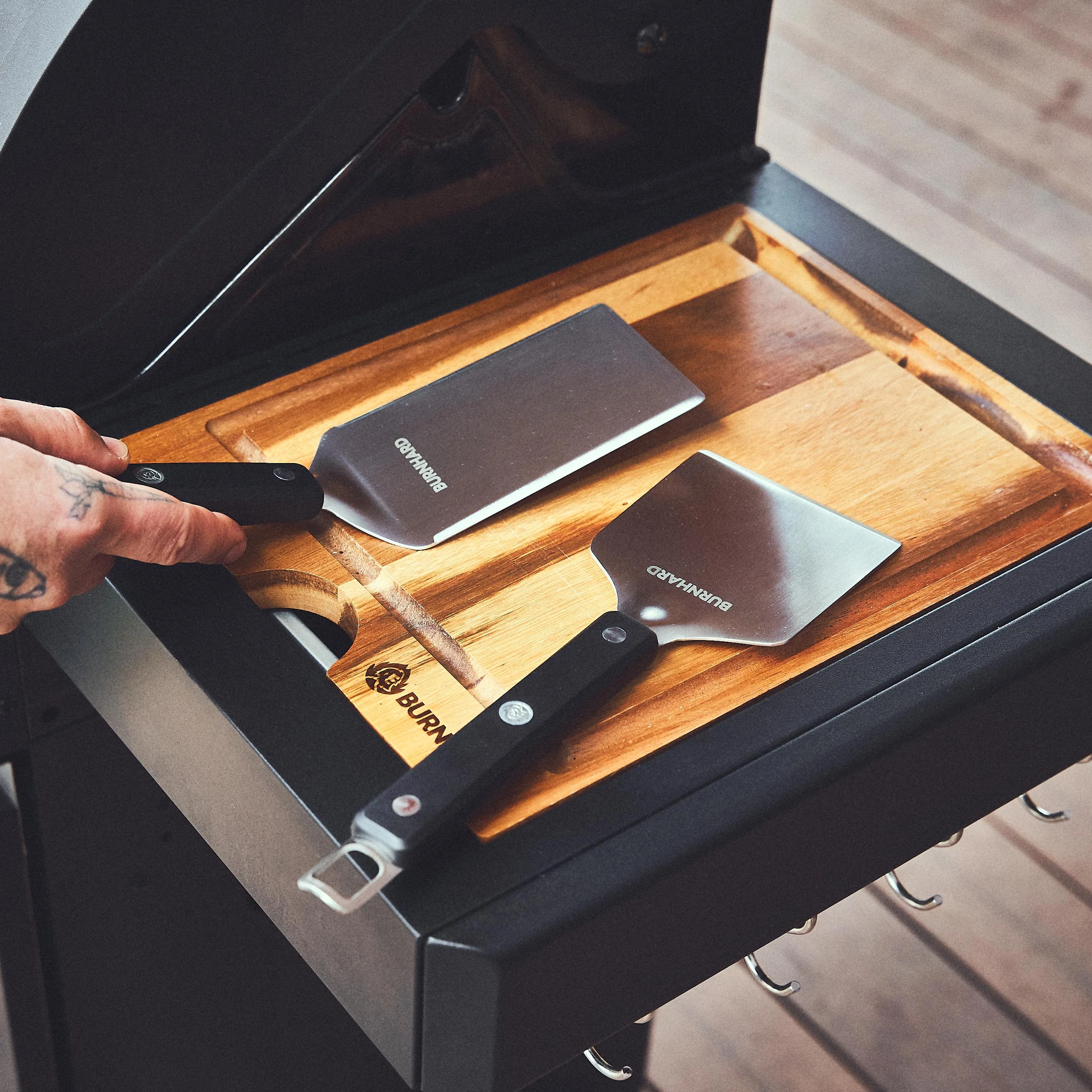 BURNHARD Plancha Set mit 2tlg. Grillspachtel und Grillschaber - FRED 41,5 x 23,5 cm von BURNHARD