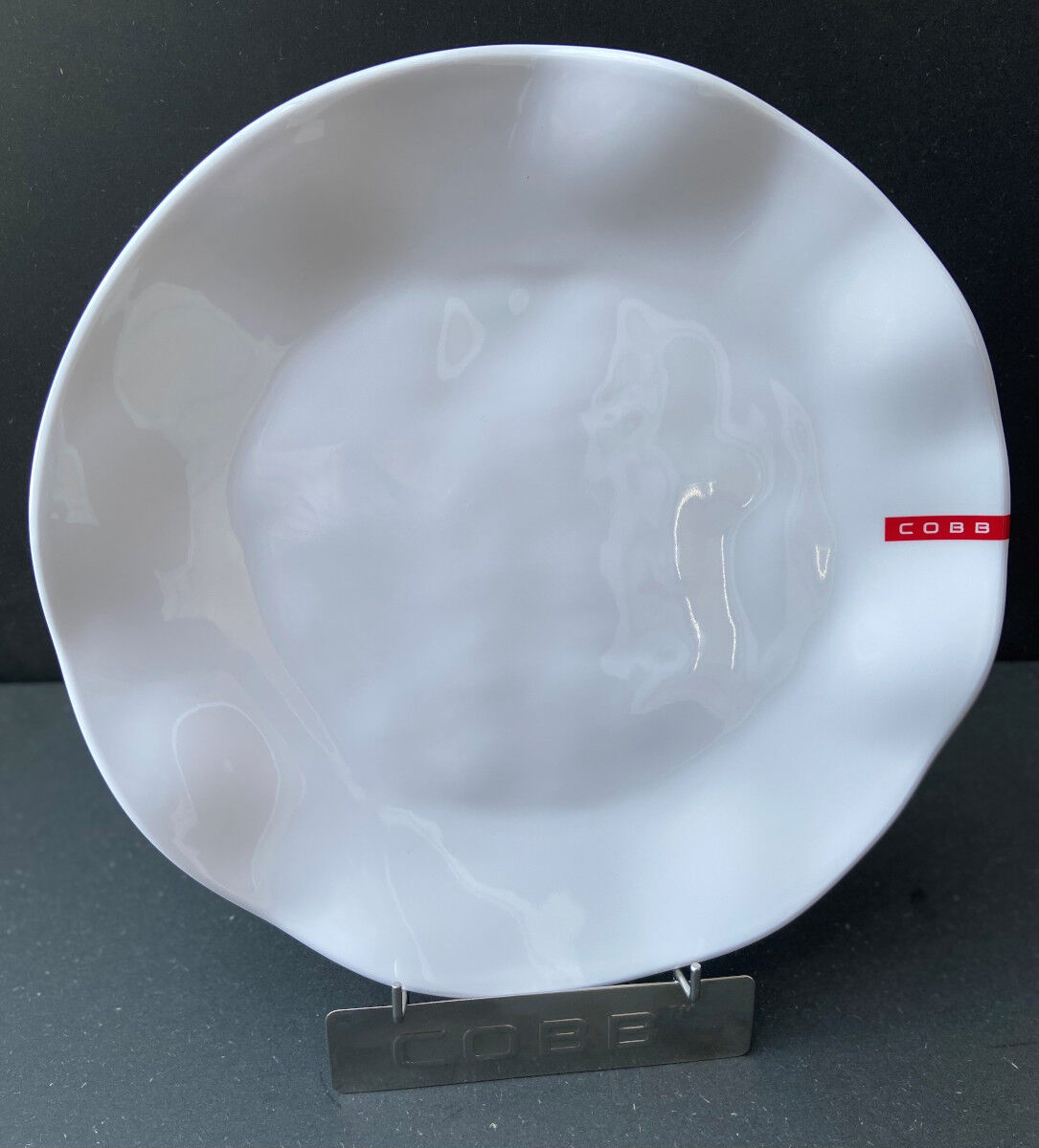 Cobb Teller Ø27cm weiss aus Melanin mit Cobb Logo von Cobb Cobb Teller Ø27cm weiss aus Melanin mit Cobb Logo von Cobb