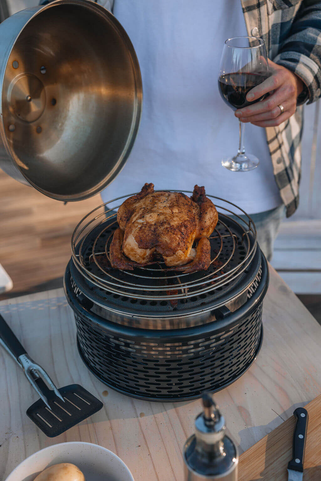 Cobb PRO BLACK Holzkohle Grill inkl. Grillplatte ~ 5-teilig inkl. Cobble Stone| SET 1 von Cobb