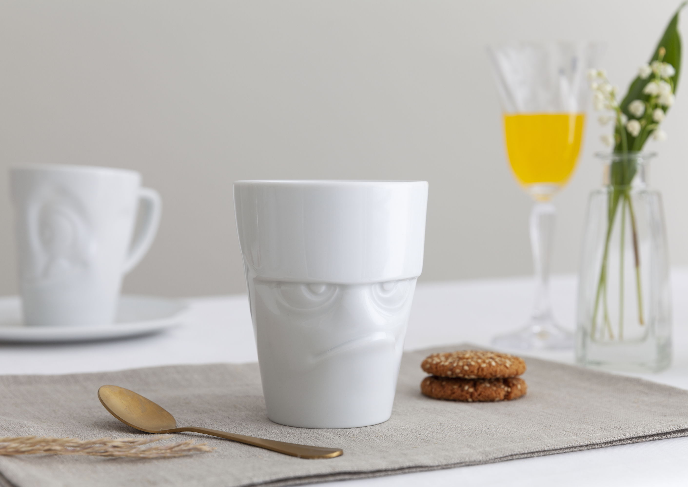 58products | Henkelbecher Grummelig weiß 350 ml ideal für Milchkaffee + Kaffee + Tee + Kakao | Made in Germany von 58products