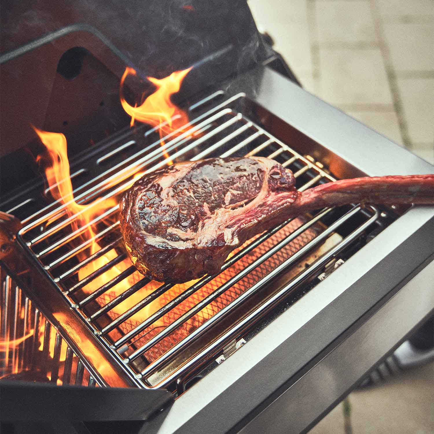 BURNHARD Big EARL Premium-Gasgrill 4-Brenner in der Farbe Edelstahl mit Gusseisenrost von BURNHARD