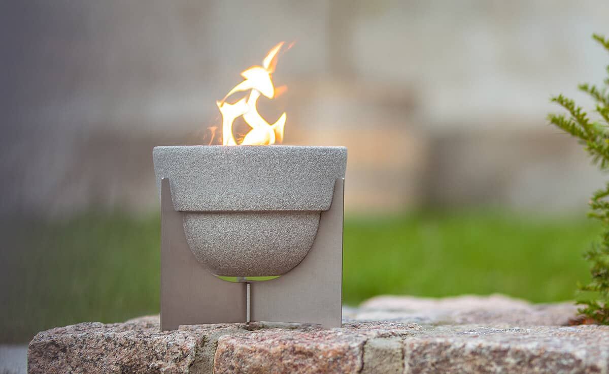 DENK Keramik Schmelzfeuer Outdoor L Granicium mit Fuß aus Edelstahl | SLG von DENK Keramik DENK Keramik Schmelzfeuer Outdoor L Granicium mit Fuß aus Edelstahl | SLG von DENK Keramik
