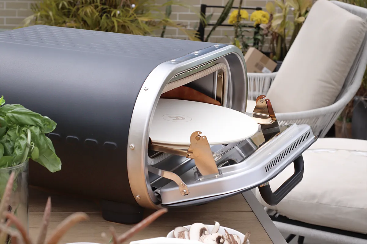 Revolve Elektro-Pizzaofen mit 33 cm großem automatischem Drehteller aus Cordierit - bis 450 °C für Indoor & Outdoor von Revolve