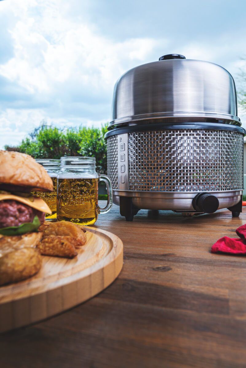 COBB 30 mbar Premier+ Gas DELUXE Camping Gasgrill für Wohnwagen Außensteckdose Komplett Set von Cobb