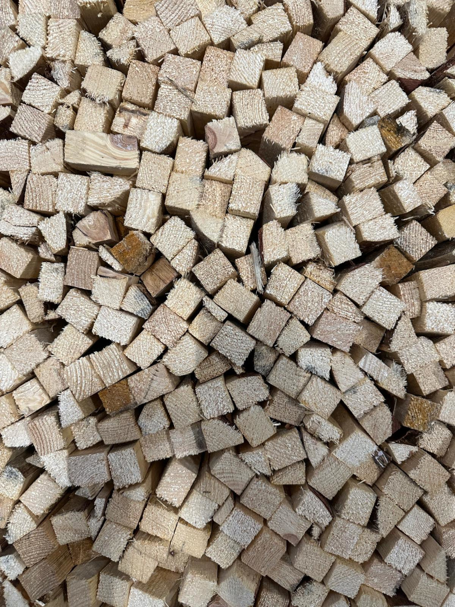 20kg Anfeuerholz - Anzündholz lose im Karton aus Kiefern- und Fichtenholz von Good Cobs 20kg Anfeuerholz - Anzündholz lose im Karton aus Kiefern- und Fichtenholz von Good Cobs