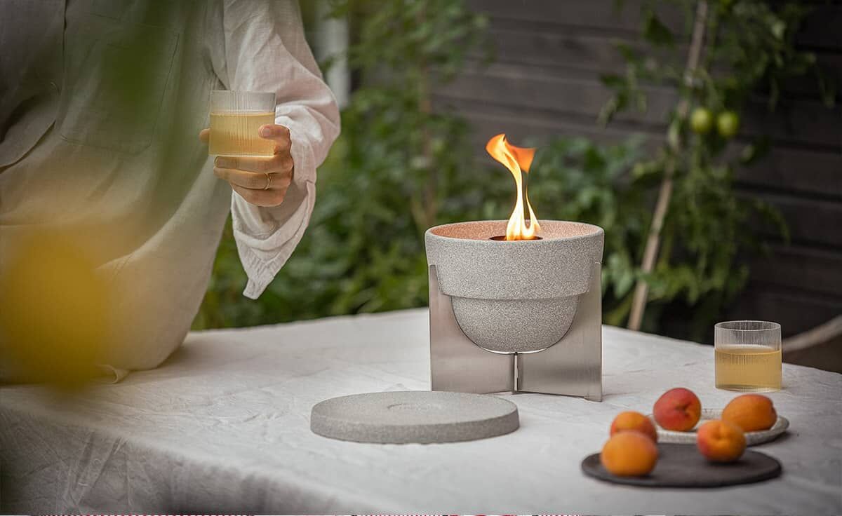 DENK Keramik Schmelzfeuer Outdoor L Granicium mit Fuß aus Edelstahl | SLG von DENK Keramik DENK Keramik Schmelzfeuer Outdoor L Granicium mit Fuß aus Edelstahl | SLG von DENK Keramik