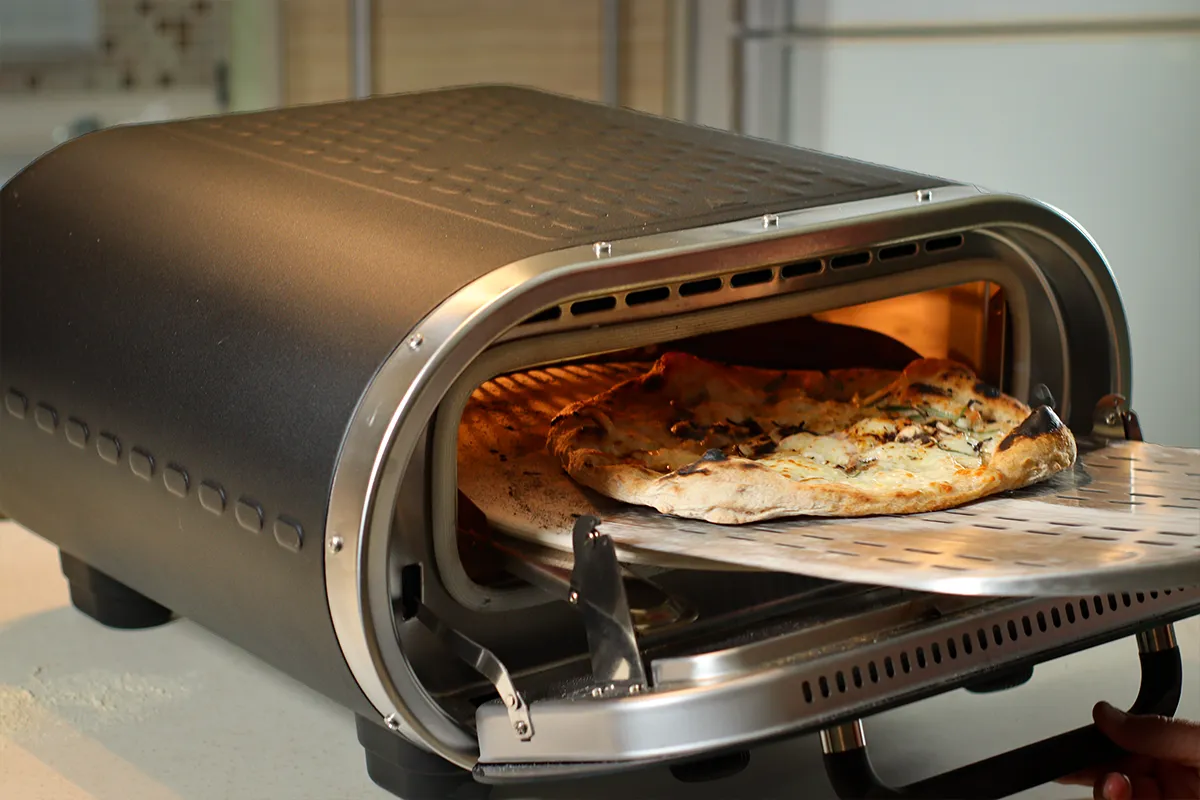 Revolve Elektro-Pizzaofen mit 33 cm großem automatischem Drehteller aus Cordierit - bis 450 °C für Indoor & Outdoor von Revolve