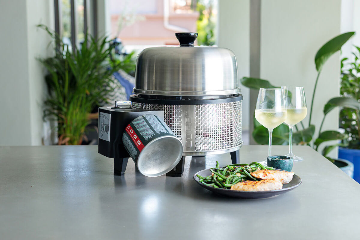 COBB Gas DELUXE 2.0 Grill Multifunktionsküche inkl. Cobb Bratpfanne + Kartusche von Cobb COBB Gas DELUXE 2.0 Grill Multifunktionsküche inkl. Cobb Bratpfanne + Kartusche von Cobb